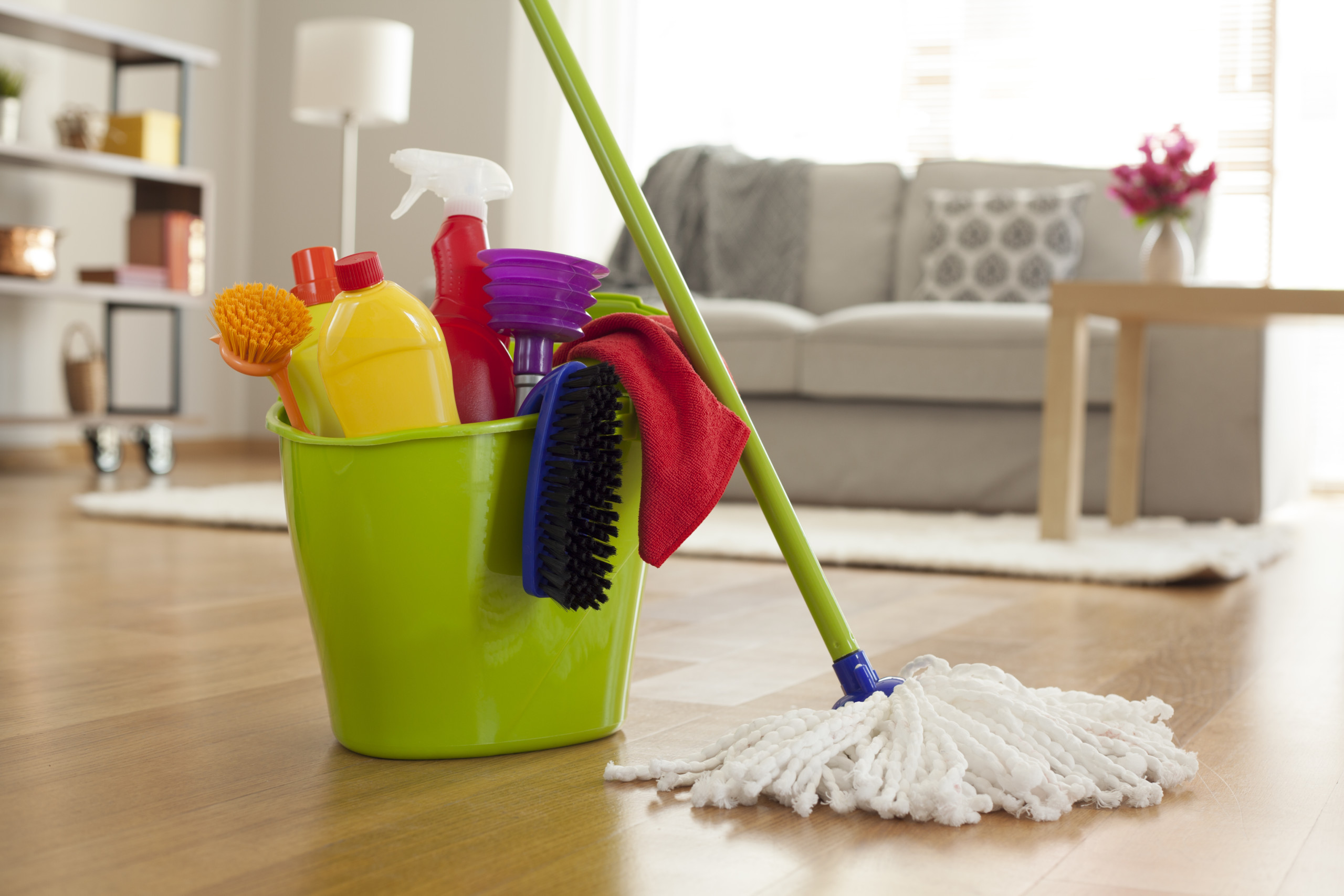 How to Get Your Full Bond Back in Brisbane: A Step-by-Step Guide Deep cleaning kitchen during end of lease cleaning in Brisbane rental